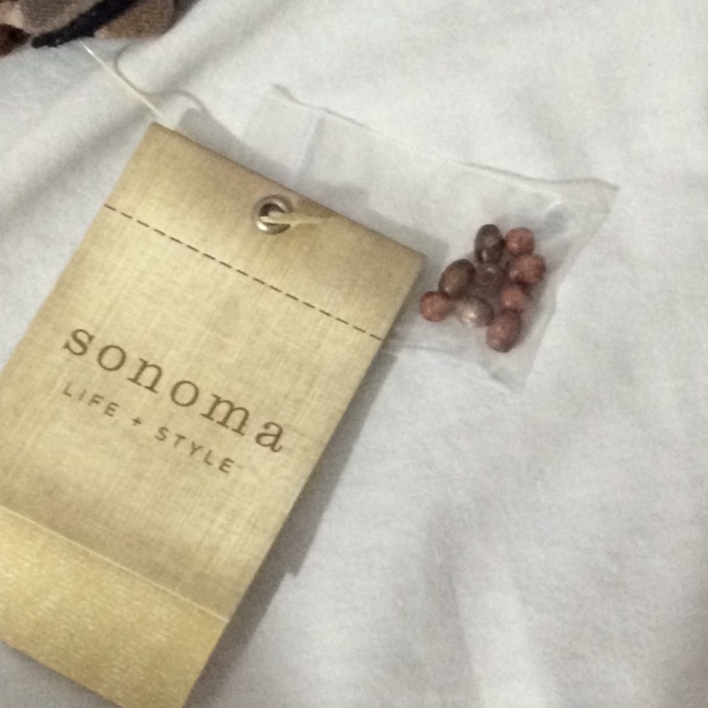 3/$30♥️Sonoma Front Beaded V neck Top - Picture 5 of 7